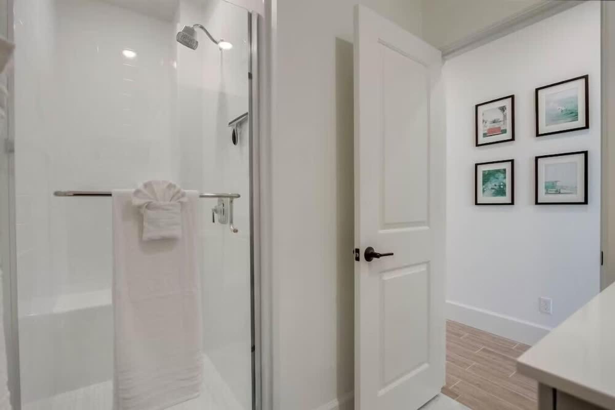 Newer Construction Beauty Steps To Mission Beach And Bay * San Diego